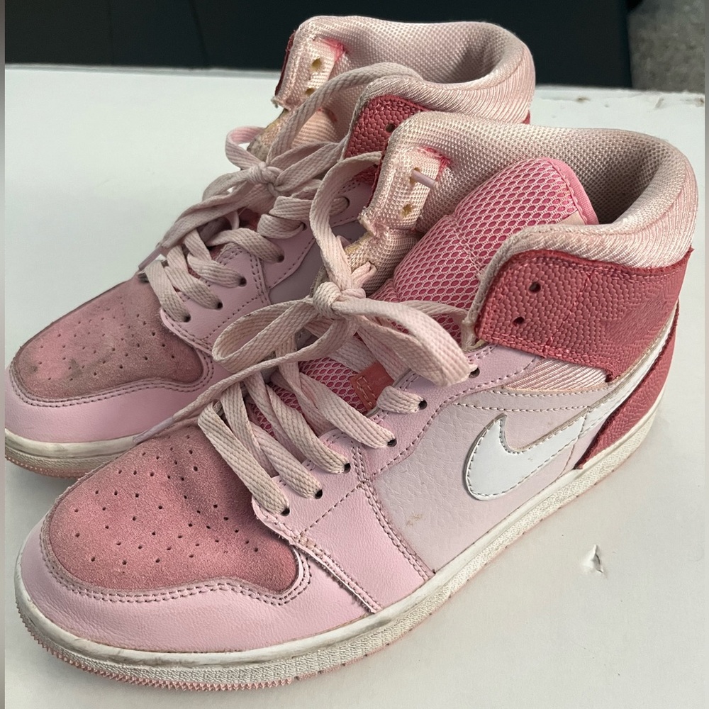 Women’s size 8 pink Jordan’s